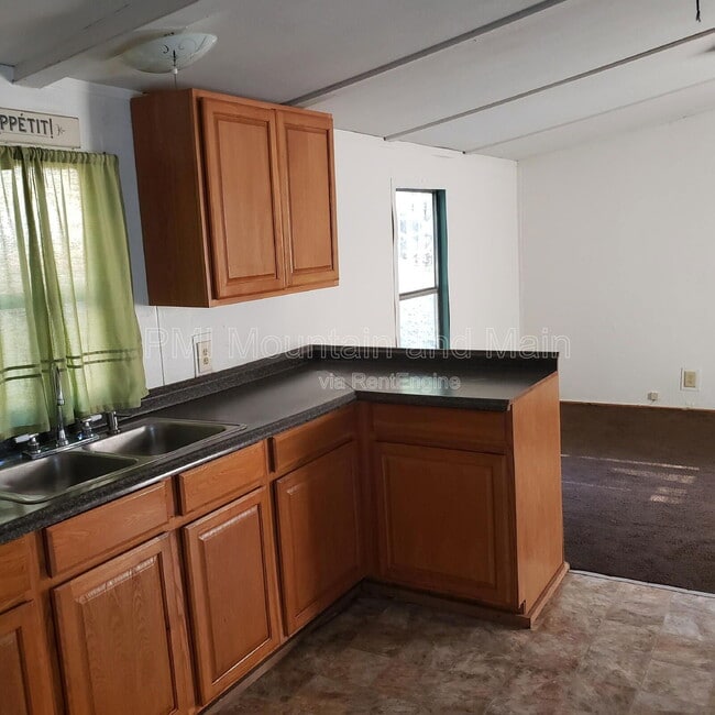 Building Photo - 111 Iotla Valley Park Rd