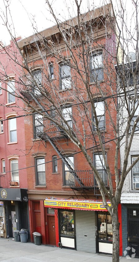 Primary Photo - 370 Metropolitan Ave