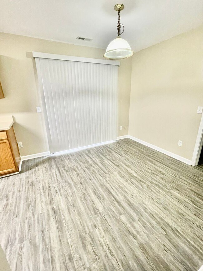 Foto del edificio - Come see this beautiful 2 Story 4 bedroom 2.5 bath 1 Car garage home