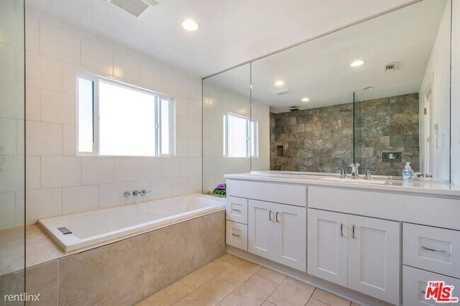Foto del edificio - 3 br, 2 bath House - 3702 Homeland Dr