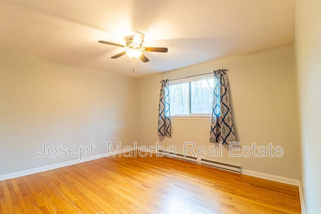 Building Photo - 405 Noank Ledyard Rd