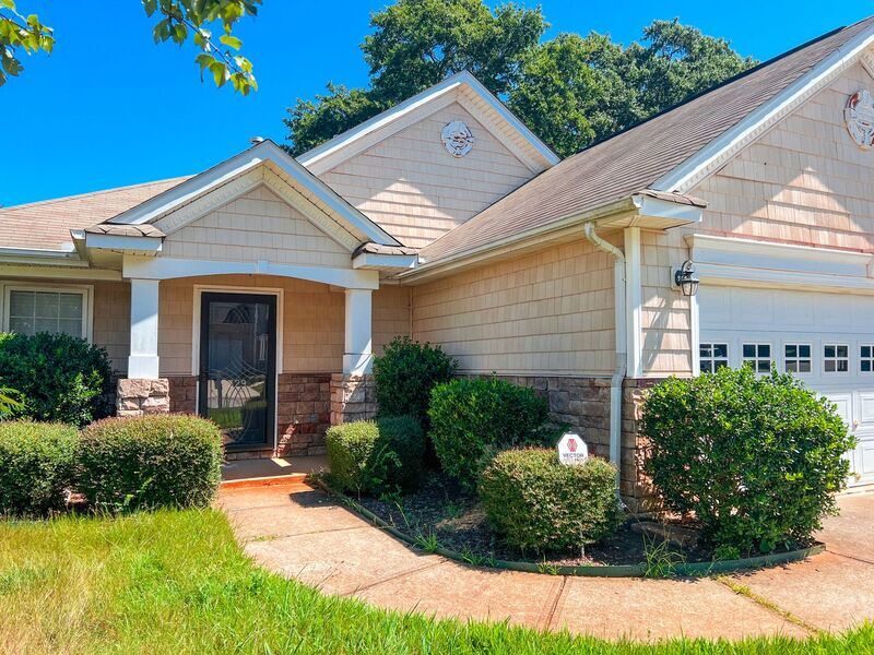 329 Stonewood Crossing Dr, Boiling Springs, SC 29316 House Rental in