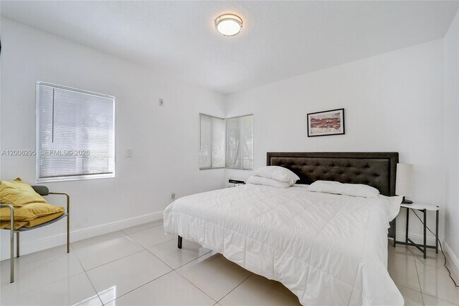 Foto del edificio - 9850 E Bay Harbor Dr