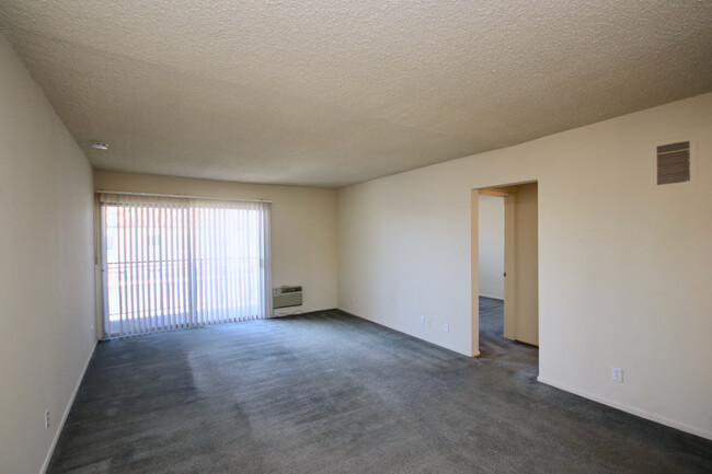 Building Photo - 1009 S Garfield Ave