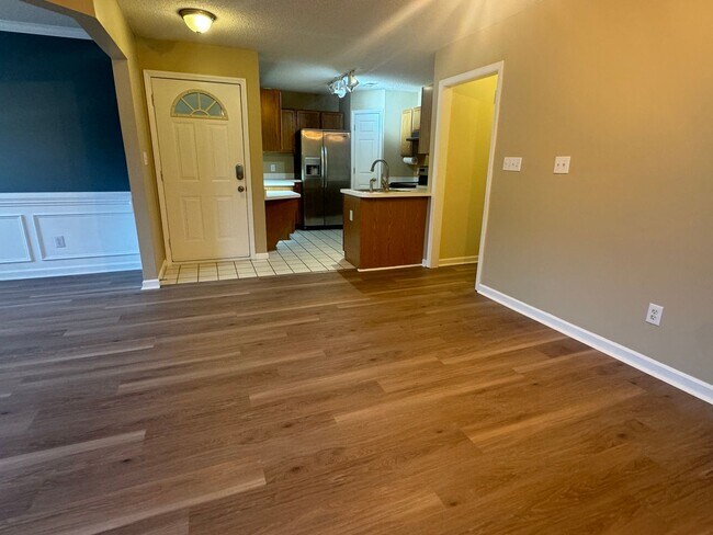 Foto del edificio - 3 Bed/2 Bath 3rd Level Condo in Raleigh! *...