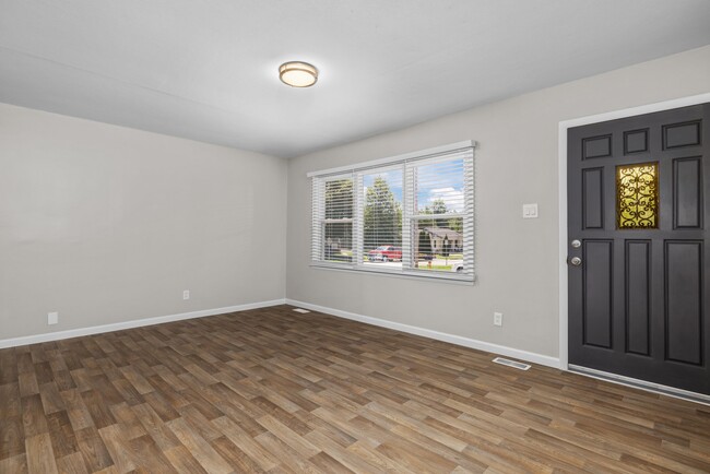 Large Living Room with Natural Light - 405 E Park Ave