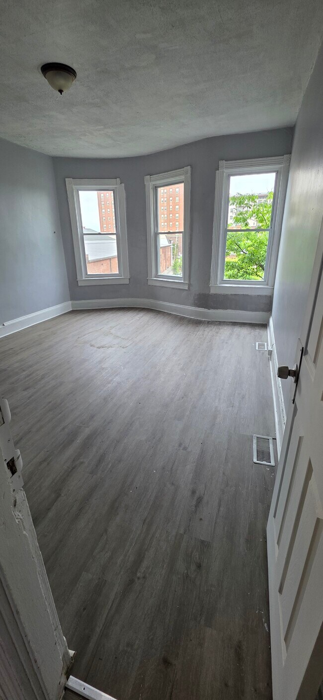 Building Photo - 2572 McCulloh St