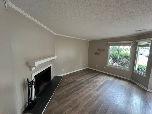 Foto del edificio - 5803 Shady Grove Cir