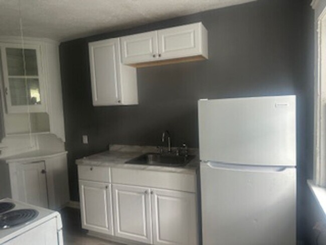 Foto del edificio - 1-Bedroom Apartment in Quiet 4-Plex with O...