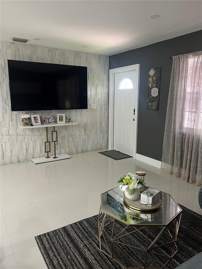 Foto del edificio - 7012 SW 19th St