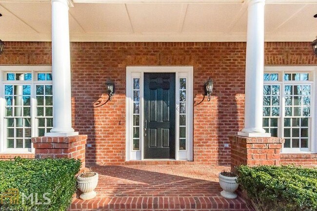 Building Photo - 3000 S Cherokee Ln