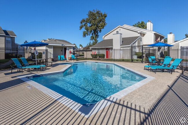 Sparkling Pool - Windfern Meadows