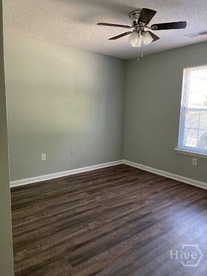 Foto del edificio - 161 Lavender Lakes Dr