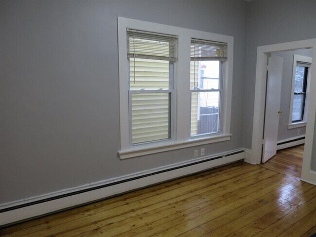 Building Photo - 354 Somerville Ave