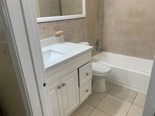 Building Photo - 4059 NW 31st Ave