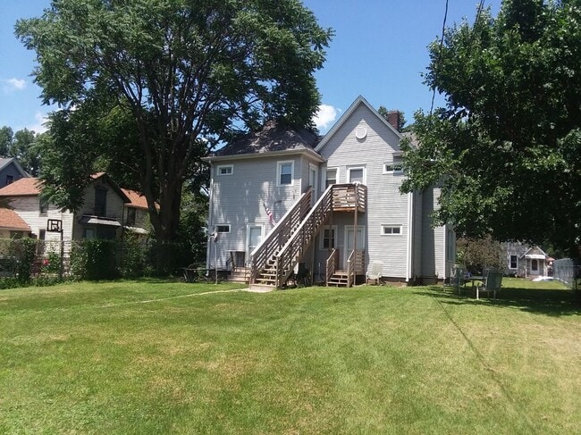 Building Photo - 619 W 16th St