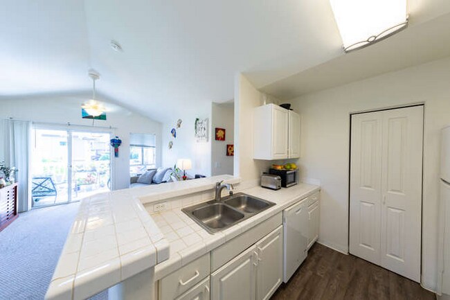 Building Photo - 75-6081-6081 Ali‘i Dr