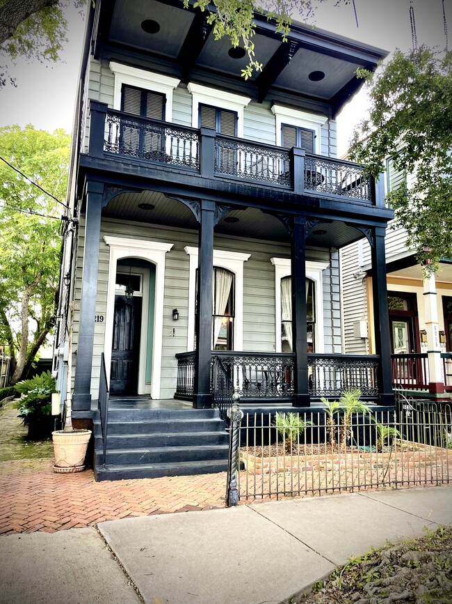 Building Photo - 5219 Magazine St