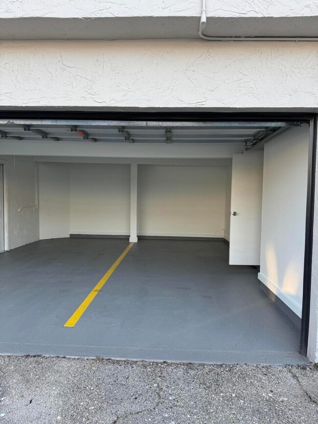 Building Photo - 206 E Tiffany Dr