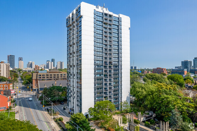 Photo du bâtiment - Sherbourne Estates (201 Building)