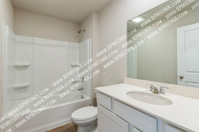 Foto del edificio - FINISHED BASEMENT!! 4 Bed, 3 Bath Home in ...
