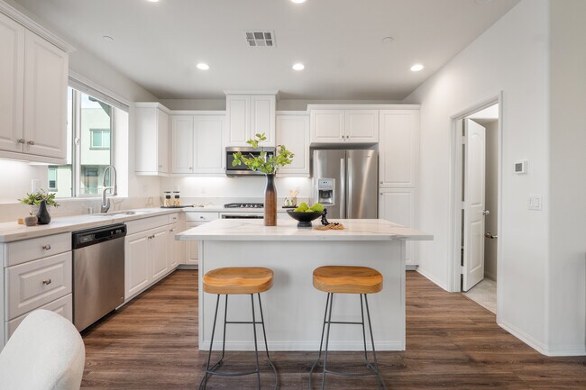 Foto del edificio - 2325 Verano Way