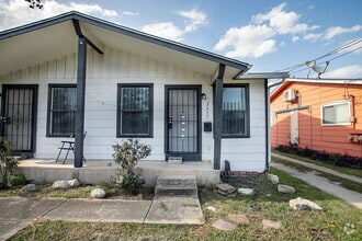 Building Photo - 2617 W French Pl