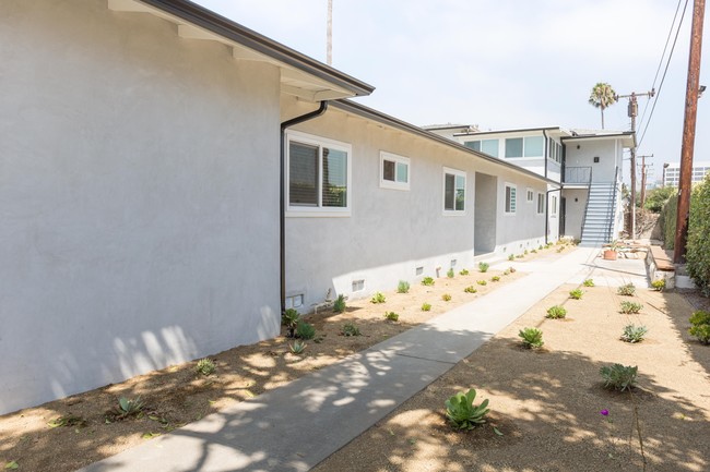 Building Photo - 1637 E Palm Ave