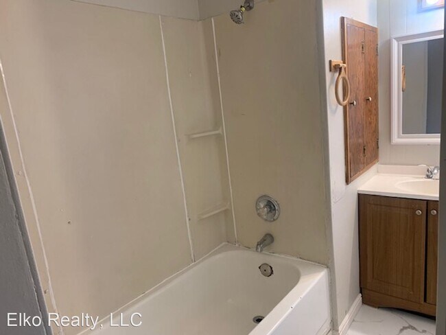 Building Photo - 3 br, 2 bath House - 611 Gentry Place