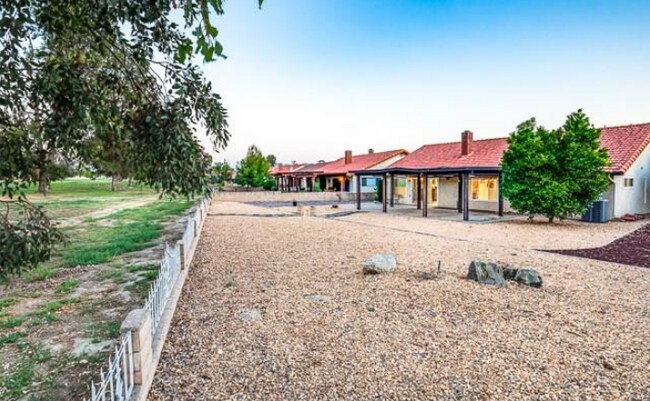Building Photo - 1306 Pepper Tree Dr