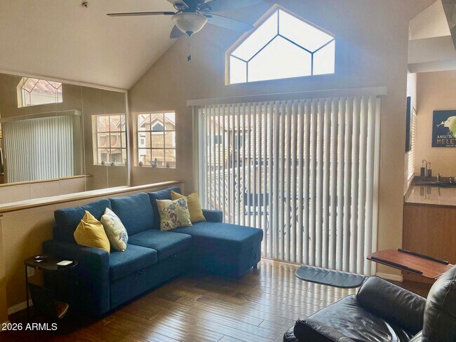 Foto del edificio - 1633 E Lakeside Dr
