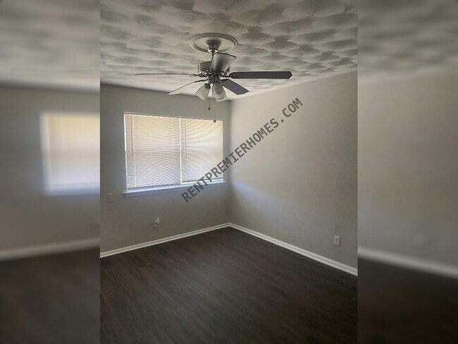 Building Photo - 5015 Dupont Dr