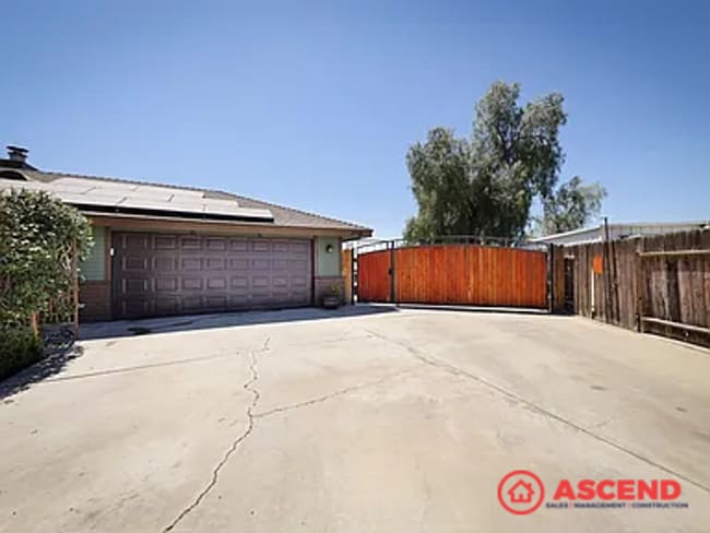 Building Photo - Captivating Home Near Highland Highschool!