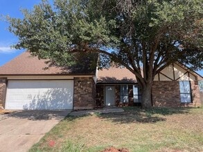 Building Photo - 8025 Bonnie Cir