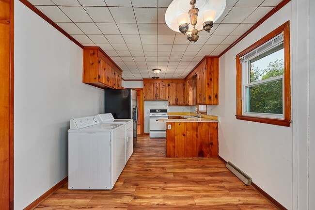 Building Photo - Coming Soon: 3BR+, 1BA House with great storage and outdoor space (Please reach out before applyi...