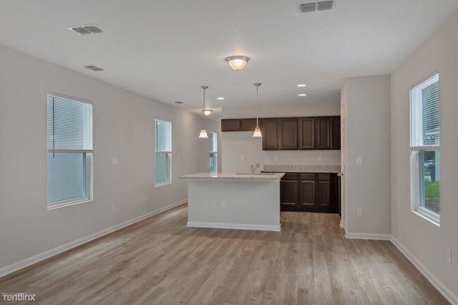 Building Photo - 3 br, 2.5 bath House - 8834 Berry Ave