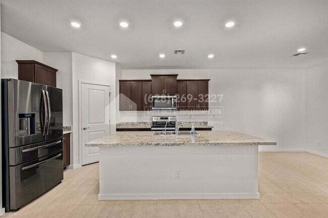 Building Photo - 3 br, 2 bath House - 1509 S 223rd Dr -