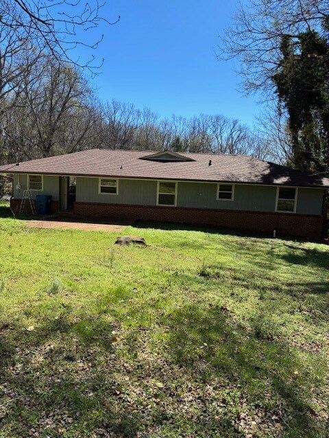 Vista posterior - 3521 E Crest Dr