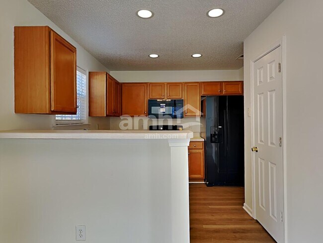 Foto del edificio - 112 Tiverton Woods Dr
