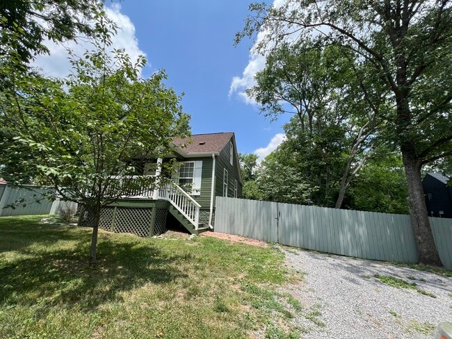 Building Photo - 711 Cherokee Ave