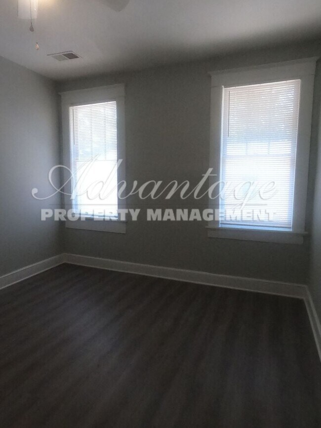 Foto del edificio - Schedule today to see this Midtown Apartme...