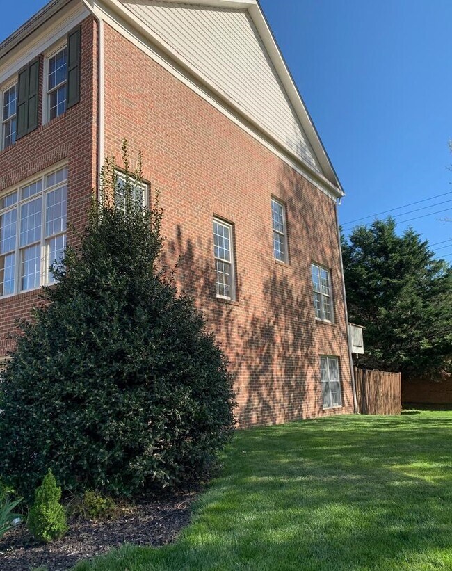Building Photo - 134 Carter Ct SW