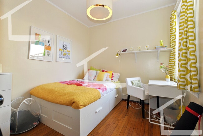 Building Photo - 215 Saint Paul St