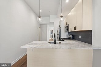 Building Photo - 2526 W Girard Ave