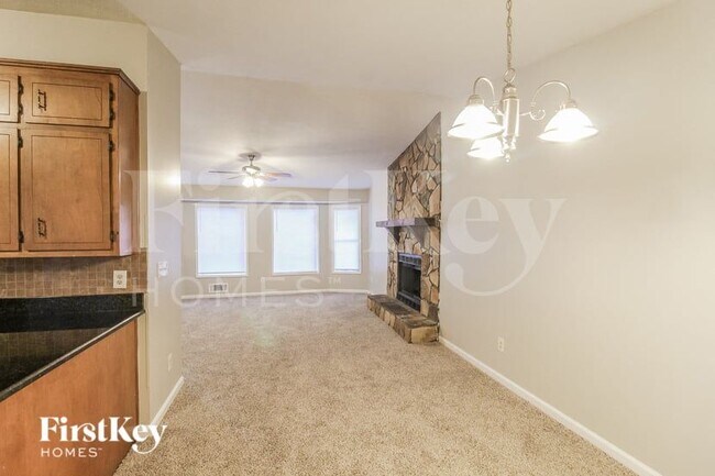 Foto del edificio - 634 Woodsong Ln