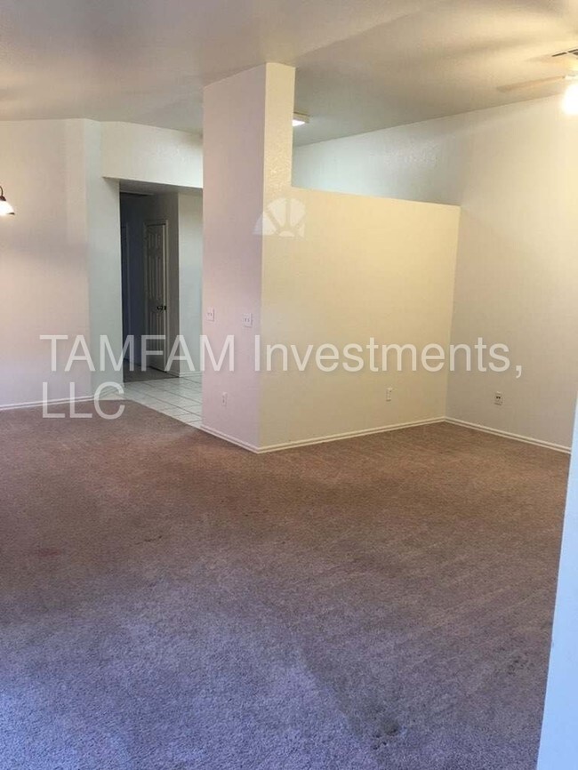 Building Photo - 3 Bedroom, 2 ba Duplex