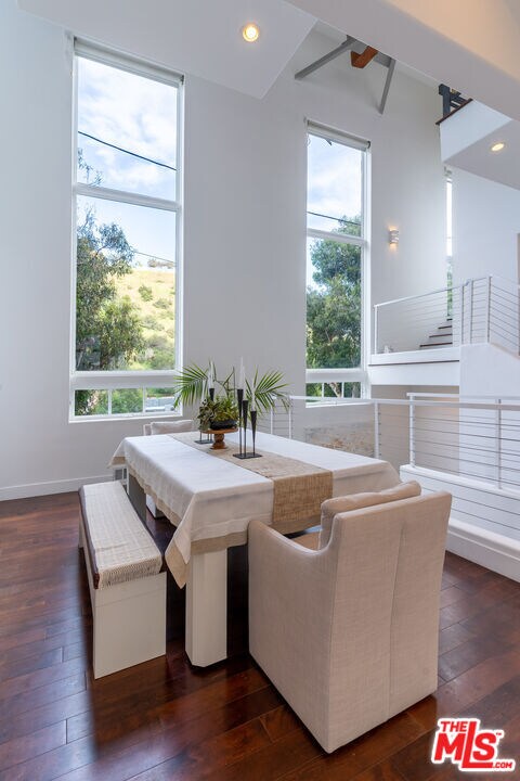 Foto del edificio - 1857 N Beverly Dr