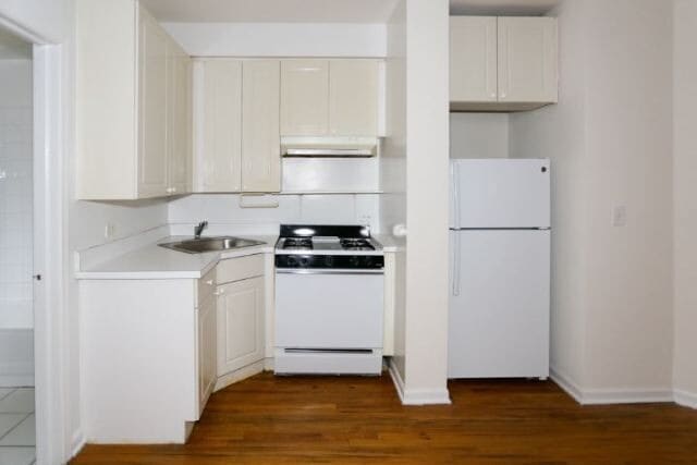 Building Photo - 922 W Dakin St