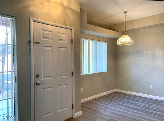 Foto del edificio - 352 Pine Haven St