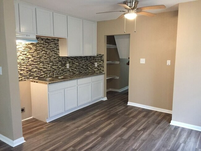 Foto del edificio - 6708 Sherman St